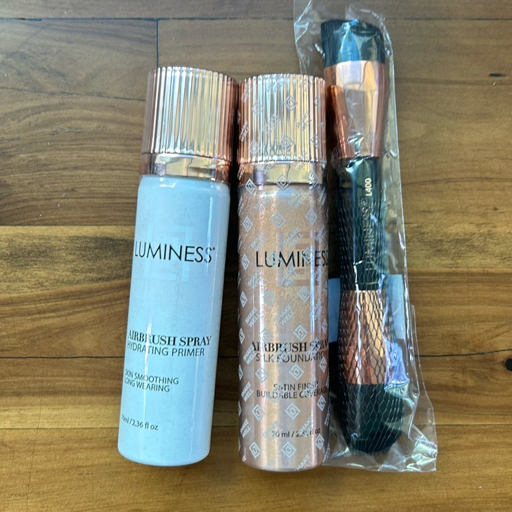 Luminess Airbrush hydrating primer and silk foundation spray with dual brush.